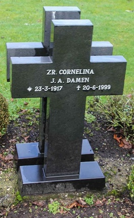 damen.j.a. zuster.cornelina 1917-1999 g