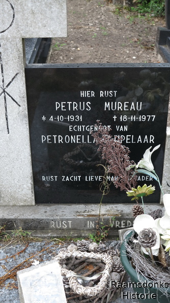 mureau.p._1931-1977_IJpelaar.p._grafsteen.jpg